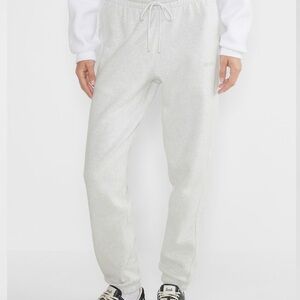 Aritzia TNA Cozy Fleece Boyfriend sweatpants, medium